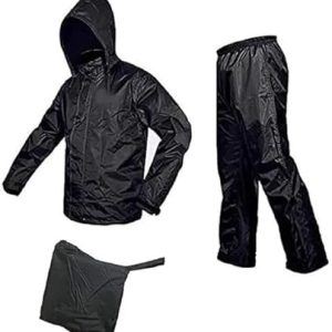Raincoat for men and women with full-body coverage