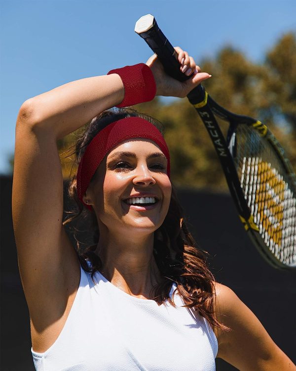 Casual sportswear look with black stretch headband