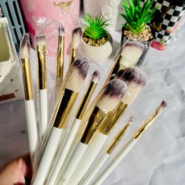 Complete Makeup Brush Kit (12 Pcs) with Carrying Case – Face & Eye Brushes - Image 3