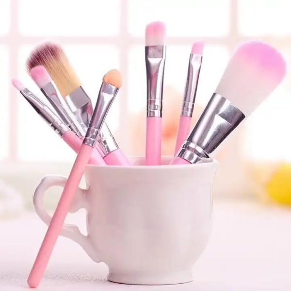 Professional Hello Kitty Makeup Brush Set – 7 Soft Brushes with Portable Storage Box - Image 3